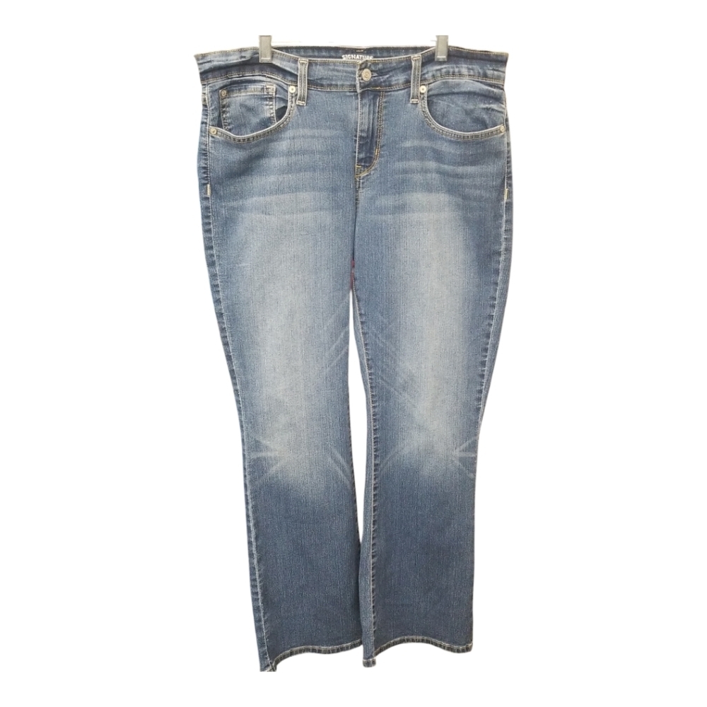 Signature Levi Strauss Modern Boot Cut Jeans  Size 14S. W32 L30